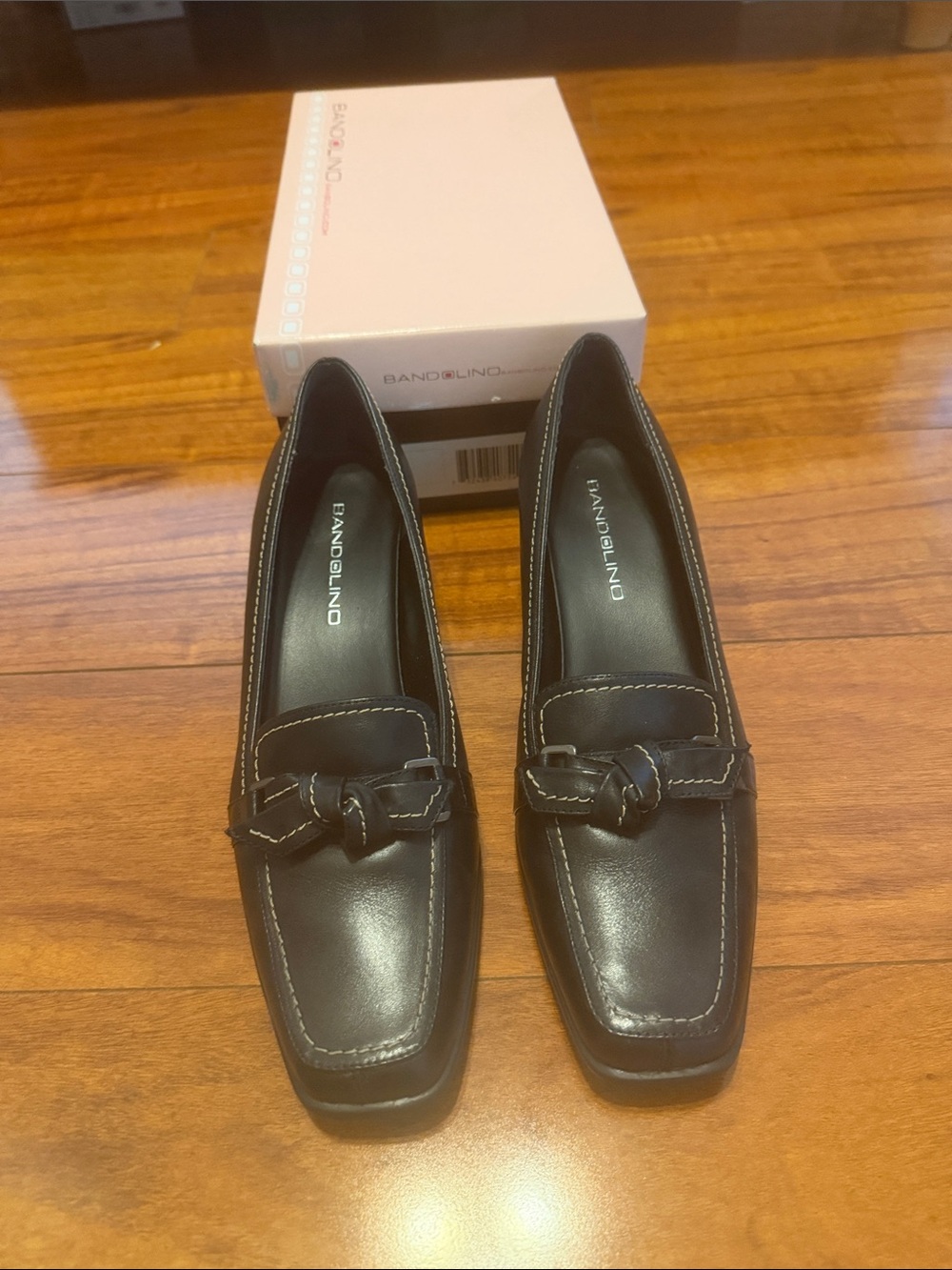 Bandolino Black Leather Knot Detail Loafers